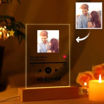 מיוזיק גלאס – מנורת לילה עם שיר אישי | YourMoment